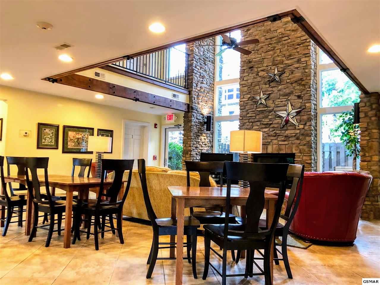425 Stuart Ln, Gatlinburg, TN 37738